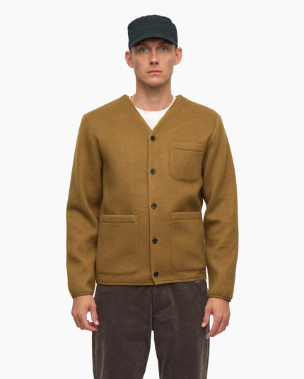 Anerkjendt AKSIGURD Boiled Wool Overshirt Ermine, Modell Frontansicht, 50% Wolle Walkstoff Off-White