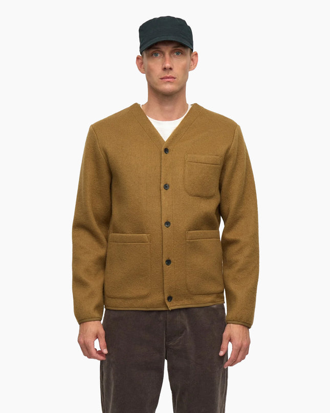 Anerkjendt AKSIGURD Boiled Wool Overshirt Ermine, Modell Frontansicht, 50% Wolle Walkstoff Off-White