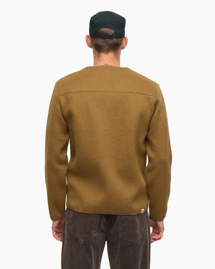 Anerkjendt AKSIGURD Boiled Wool Overshirt Ermine, Modell Rückenansicht, 50% Wolle Walkstoff Off-White