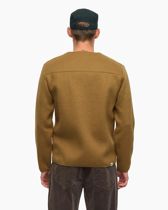 Anerkjendt AKSIGURD Boiled Wool Overshirt Ermine, Modell Rückenansicht, 50% Wolle Walkstoff Off-White