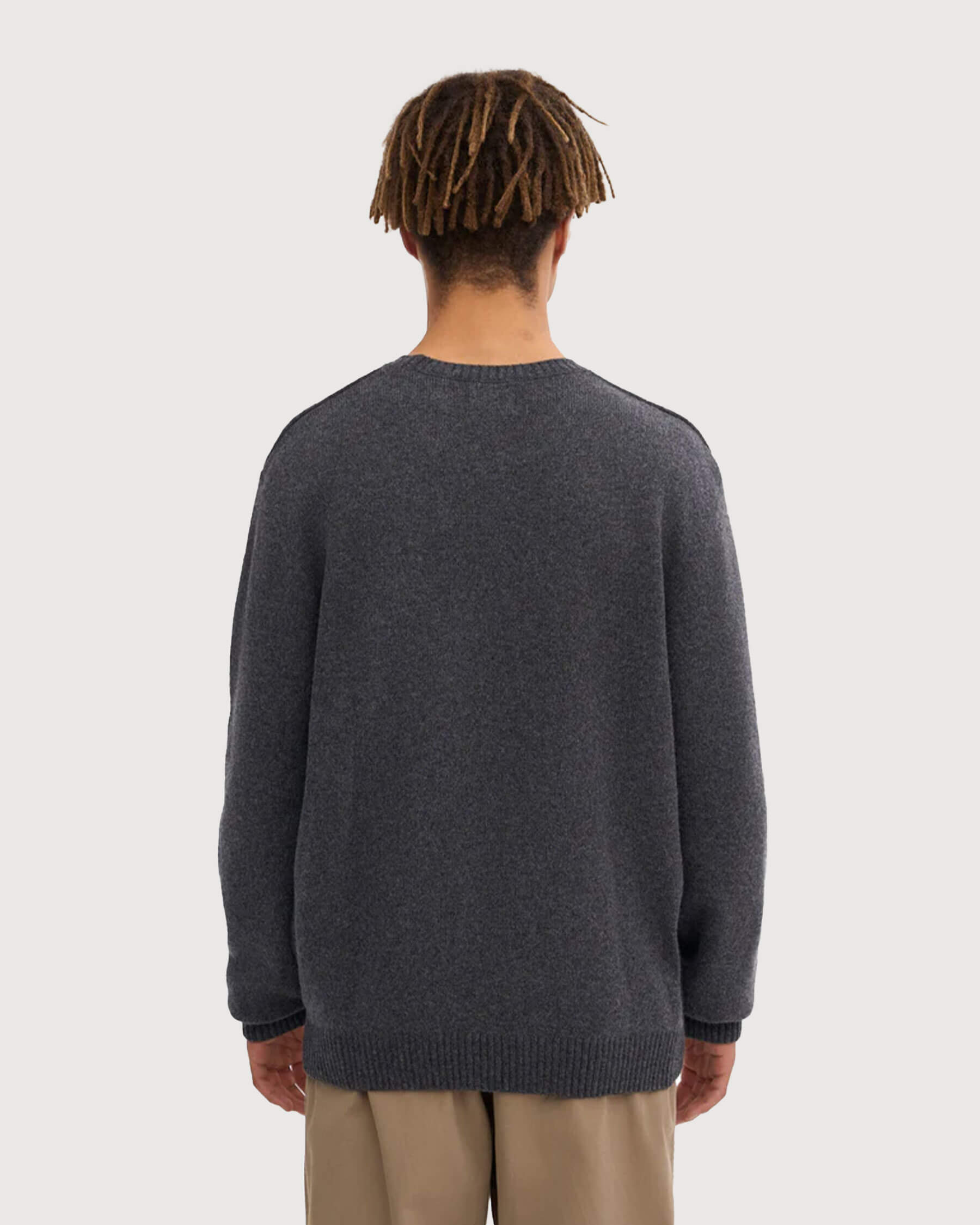 Colorful-Standard-Classic-Merino-Wool-Crew-Lava-Grey-02