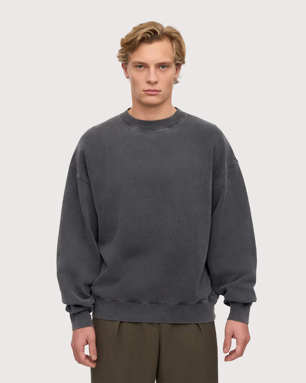 Colorful-Standard-Organic-Oversized-Crew-Faded-Black-01