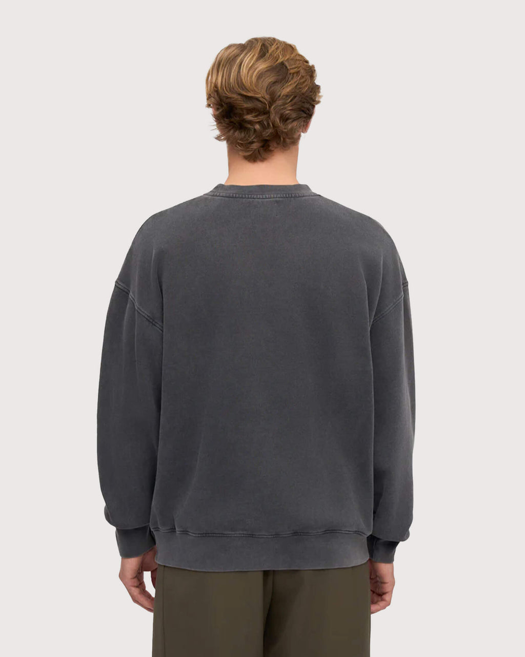 Colorful-Standard-Organic-Oversized-Crew-Faded-Black-02