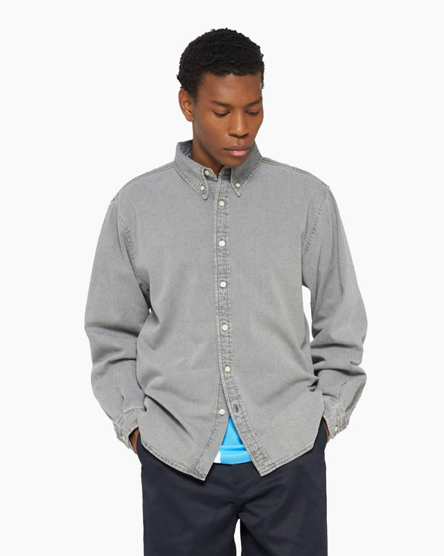 Edwin Arlo Shirt LS Schwarz Heavy Bleach, Studio-Frontansicht, 100% Baumwolle 8oz Denim Oversize