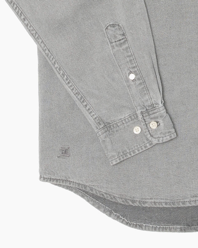 Edwin Arlo Shirt LS Schwarz, Stickerei am unteren Saum Nahaufnahme, Ton-in-Ton-Nähte Heavy Bleach