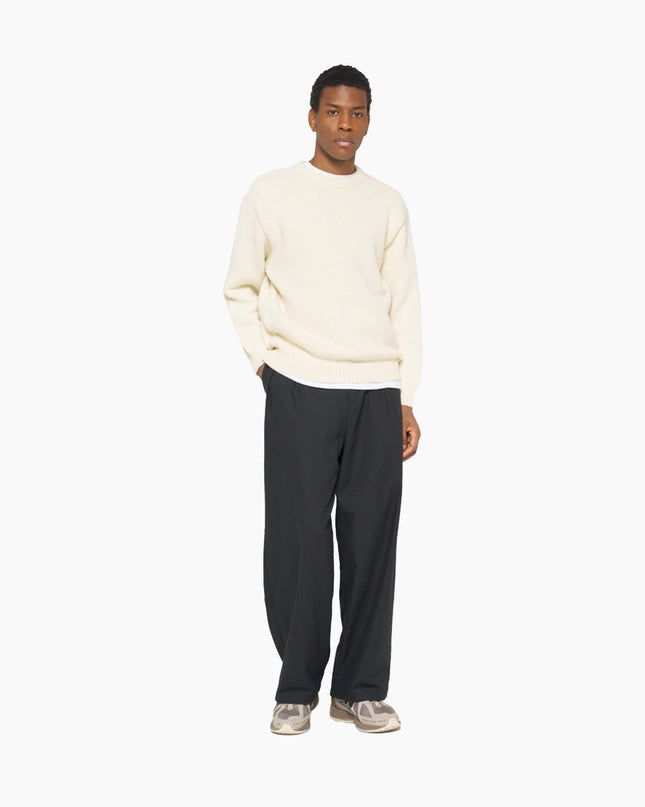 Edwin Ellis Hibiki Sweater Off White Baltic, Lifestyle-Frontansicht Boxy Fit, 80% Fine Wool Heavy Knit