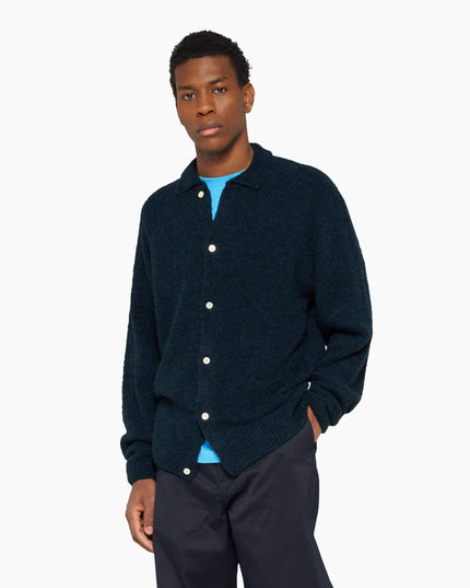 Edwin Gemini Cardigan Marineblau, Lifestyle-Frontansicht Relaxed Fit, Knit Jersey Strickjacke Navy