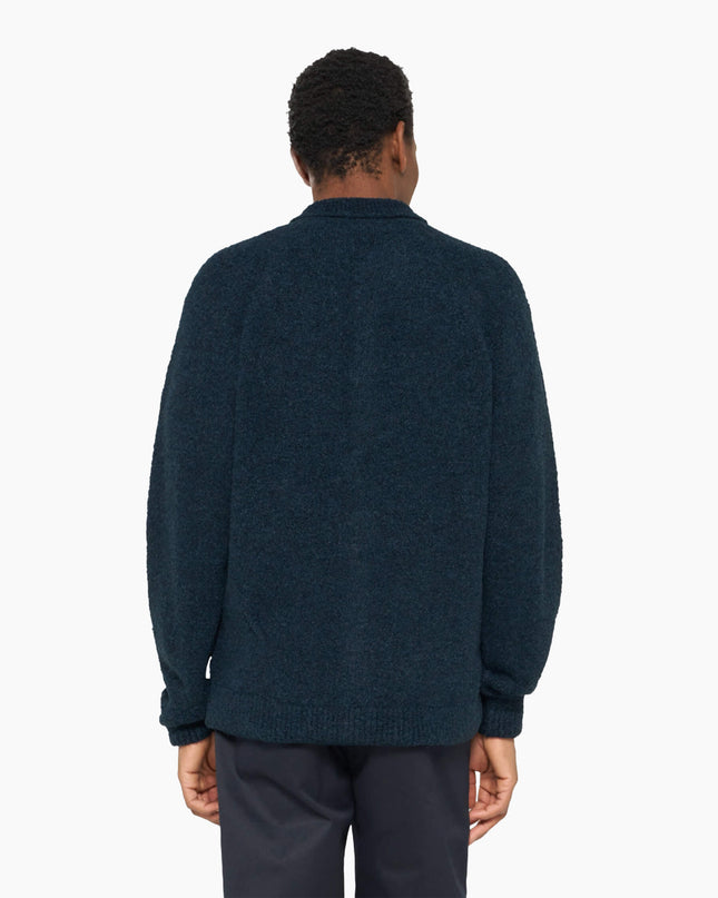 Edwin Gemini Cardigan Marineblau, Lifestyle-Rückenansicht Relaxed Fit, Knit Jersey Strickjacke Navy