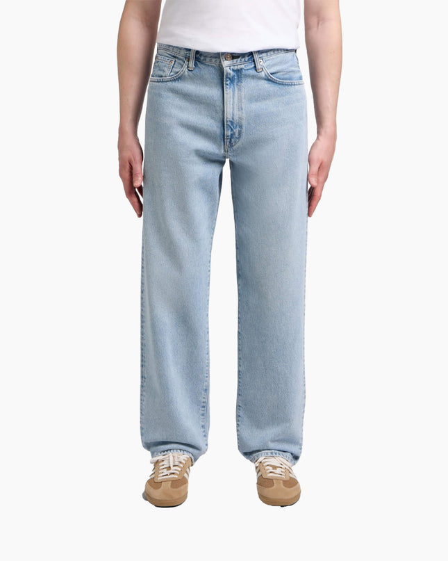 Edwin Loose Jeans Blau Light Used, Lifestyle-Frontansicht Loose Fit, Kaihara Pure Indigo Denim Made in Japan
