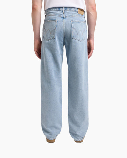 Edwin Loose Jeans Blau Light Used, Lifestyle-Rückenansicht Loose Fit, Kaihara Pure Indigo Denim Made in Japan