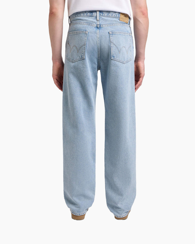 Edwin Loose Jeans Blau Light Used, Lifestyle-Rückenansicht Loose Fit, Kaihara Pure Indigo Denim Made in Japan