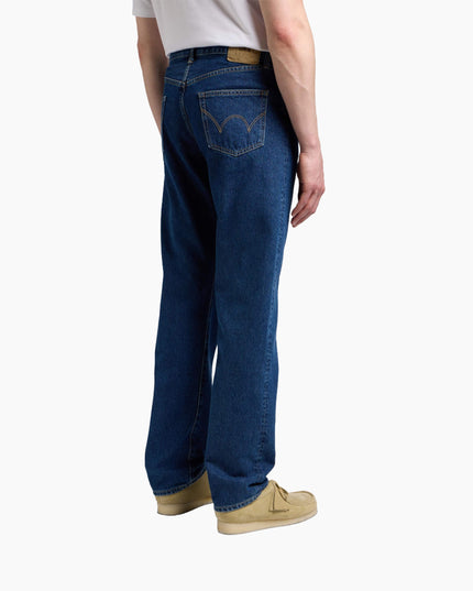 Edwin Regular Straight Jeans Blau Mid Used, Lifestyle-Seitenansicht Mid Rise, Kaihara Indigo Openend Denim