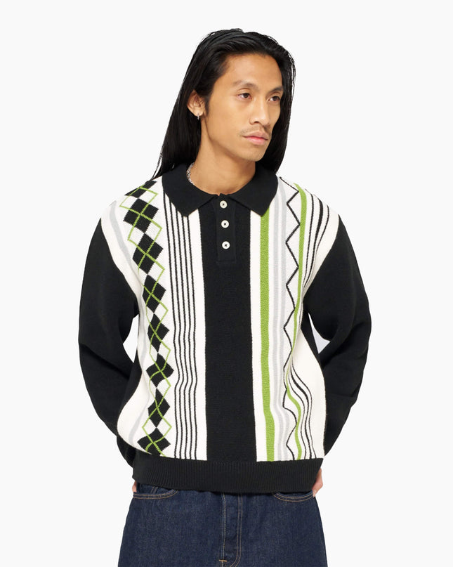 Edwin Tulla Pollo Schwarz, Lifestyle-Frontansicht Boxy Fit, Knit Jersey Strick-Polo Button-down-Kragen