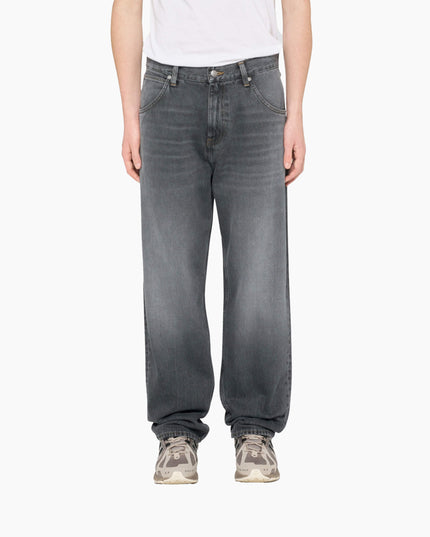 Edwin Tyrell Pant Schwarz Radium Wash, Lifestyle-Frontansicht Loose Fit High Rise, Pembroke Black Denim