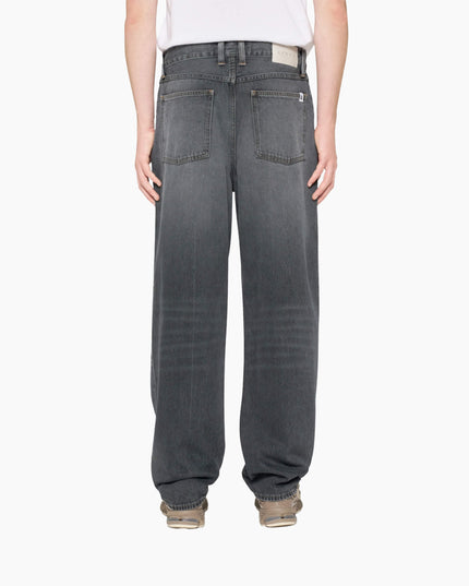 Edwin Tyrell Pant Schwarz Radium Wash, Lifestyle-Rückenansicht Loose Fit High Rise, Pembroke Black Denim