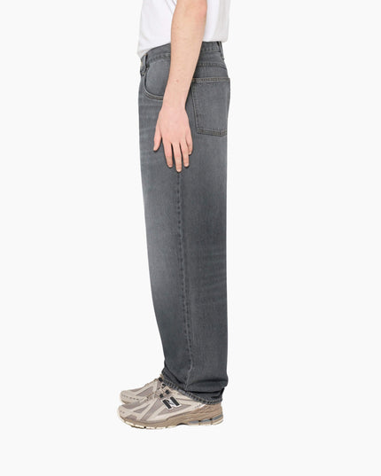 Edwin Tyrell Pant Schwarz Radium Wash, Lifestyle-Seitenansicht Loose Fit High Rise, Pembroke Black Denim
