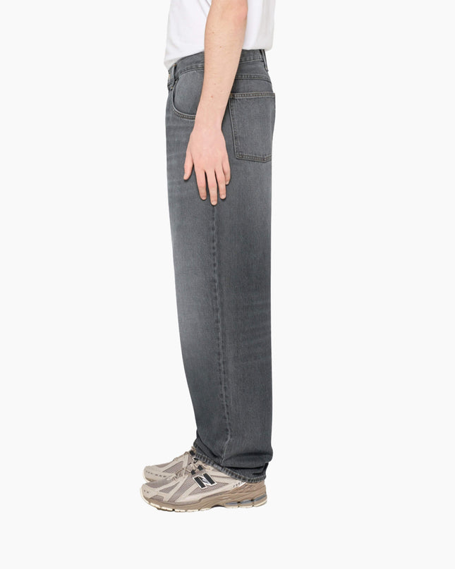 Edwin Tyrell Pant Schwarz Radium Wash, Lifestyle-Seitenansicht Loose Fit High Rise, Pembroke Black Denim