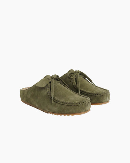 Good News Kindlin Khaki, Whipstitch-Toe Nahtdetail, Frontansicht Moccasin Mule
