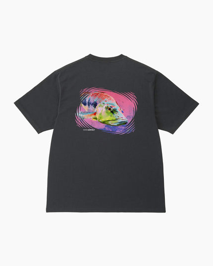 Gramicci Bass T-Shirt Vintage Schwarz, großer Bass-Grafik-Aufdruck Rücken, 100% Öko-Baumwolle Flat Lay
