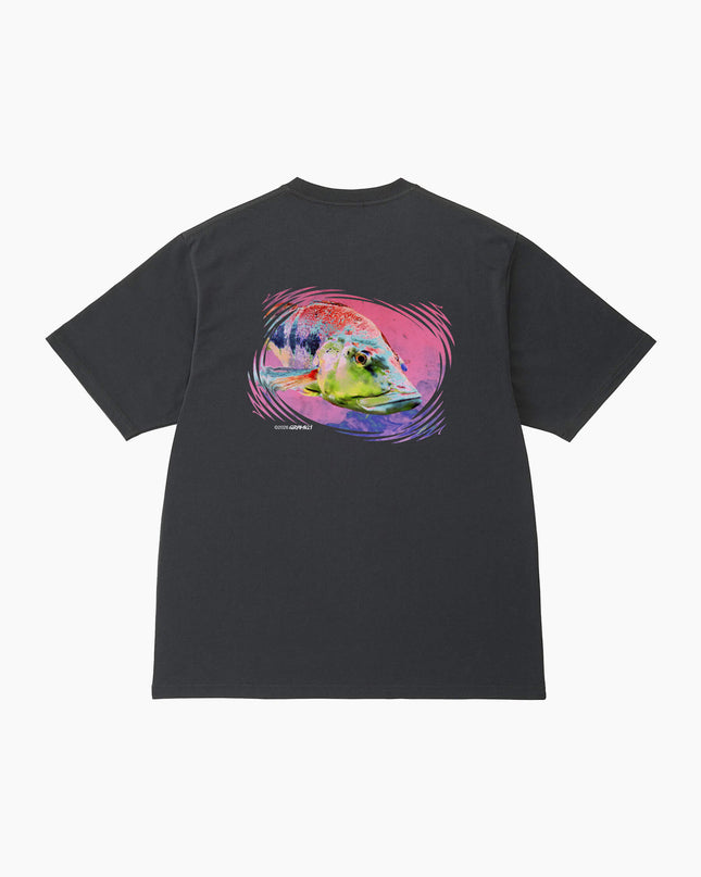 Gramicci Bass T-Shirt Vintage Schwarz, großer Bass-Grafik-Aufdruck Rücken, 100% Öko-Baumwolle Flat Lay