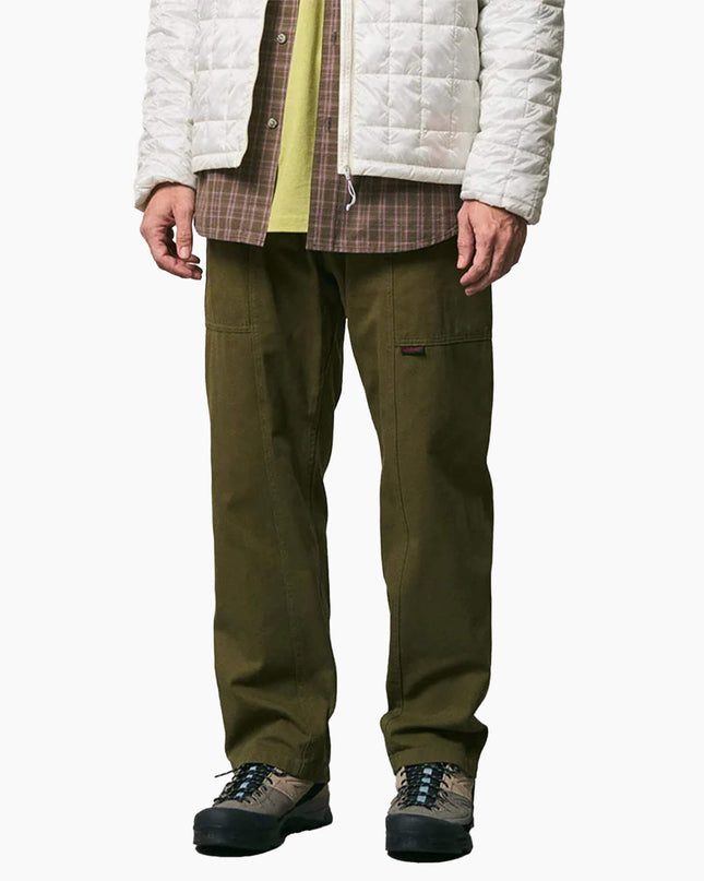 Gramicci Gadget Pant Olivgrün, Modell Frontansicht Slim Fit Low Rise, Canvas Twill Kontrast olivgrün