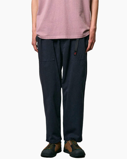 Gramicci Loose Tapered Pant Doppelmarineblau, Modell Frontansicht Low Rise, Patchpockets Outdoor Japan