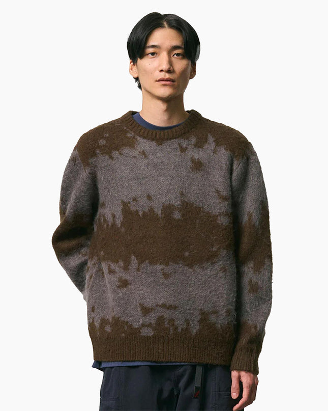 Gramicci Mohair Splatter Pullover Schiefergrau, Modell Herr Frontansicht Relaxed Fit, Leichtgewicht Mohair