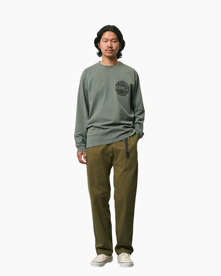 Gramicci Pant Olivgrün, Modell Frontansicht Relaxed Fit, Original Kletterhose Gramicci 1982 olivgrün