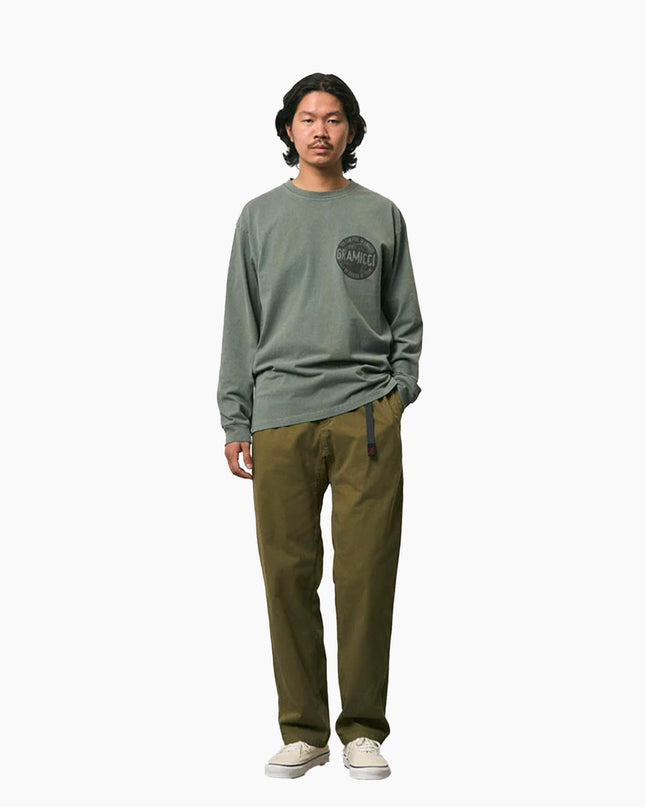 Gramicci Pant Olivgrün, Modell Frontansicht Relaxed Fit, Original Kletterhose Gramicci 1982 olivgrün