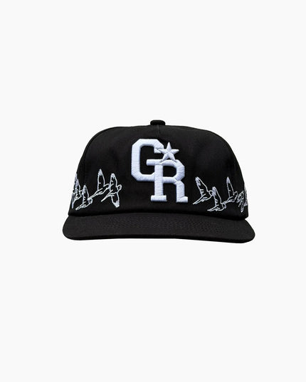 Green Room Pitch Black Birdie Cap Frontansicht, schwarze Snapback Cap weiße Vogel-Stickerei umlaufend, Green Room Headwear schwarz