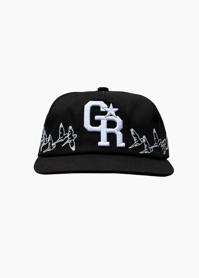 Green Room Pitch Black Birdie Cap Frontansicht, schwarze Snapback Cap weiße Vogel-Stickerei umlaufend, Green Room Headwear schwarz