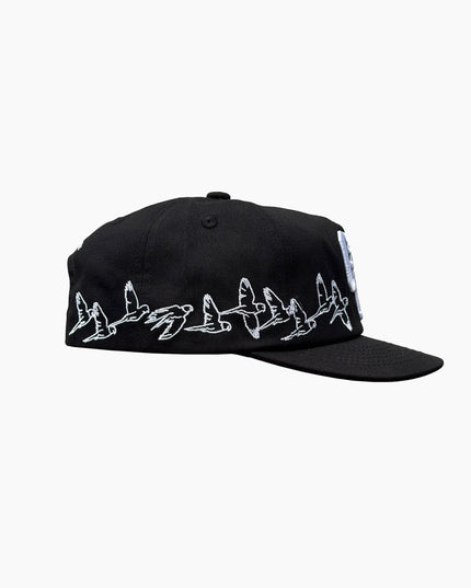Green Room Pitch Black Birdie Cap Seitenansicht, All around Embroidery weiße Vögel schwarz, Green Room Birdie Cap Snapback