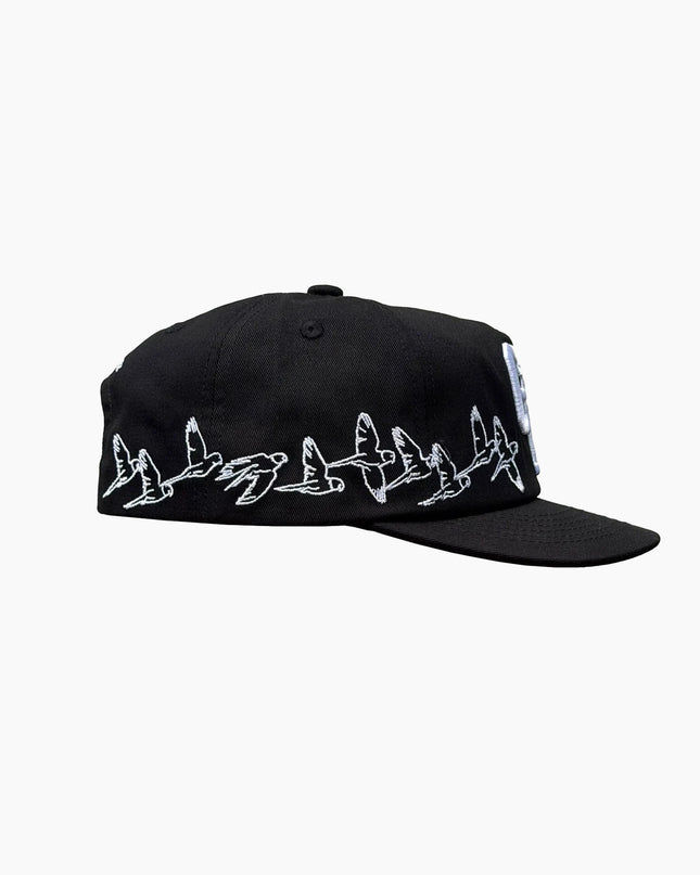 Green Room Pitch Black Birdie Cap Seitenansicht, All around Embroidery weiße Vögel schwarz, Green Room Birdie Cap Snapback