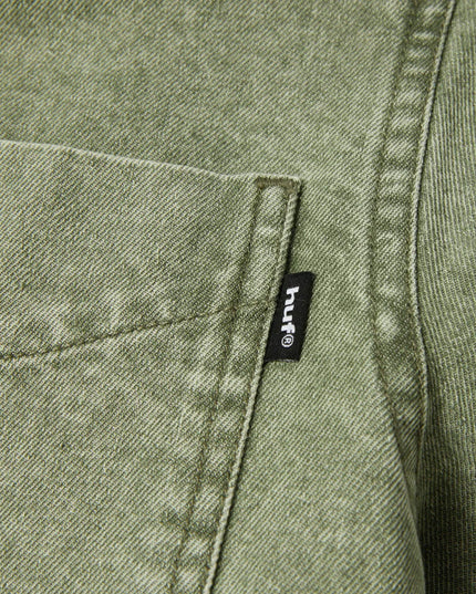 HUF Carson Overdyed Denim Shirt Olive, Flag Label Nahaufnahme linke Brusttasche, HUF Flag Label Denim olive