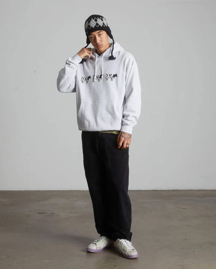 HUF Moo Hoodie Heather Grey, Lifestyle-Aufnahme, HUF Kuh-Print Hoodie 330gsm meliert grau Streetwear