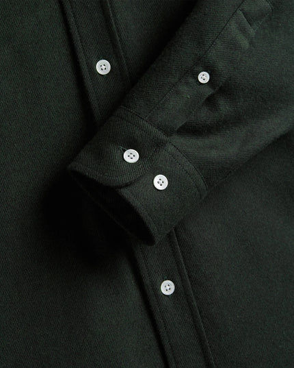 Portuguese Flannel Teca Hemd Forest, Lifestyle-Aufnahme, Made in Portugal Baumwollhemd waldgrün Herren