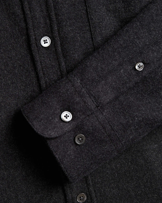 Portuguese Flannel Teca Grey, Detail Perlmuttknöpfe, Mother of Pearl Buttons Teca grau Portugal
