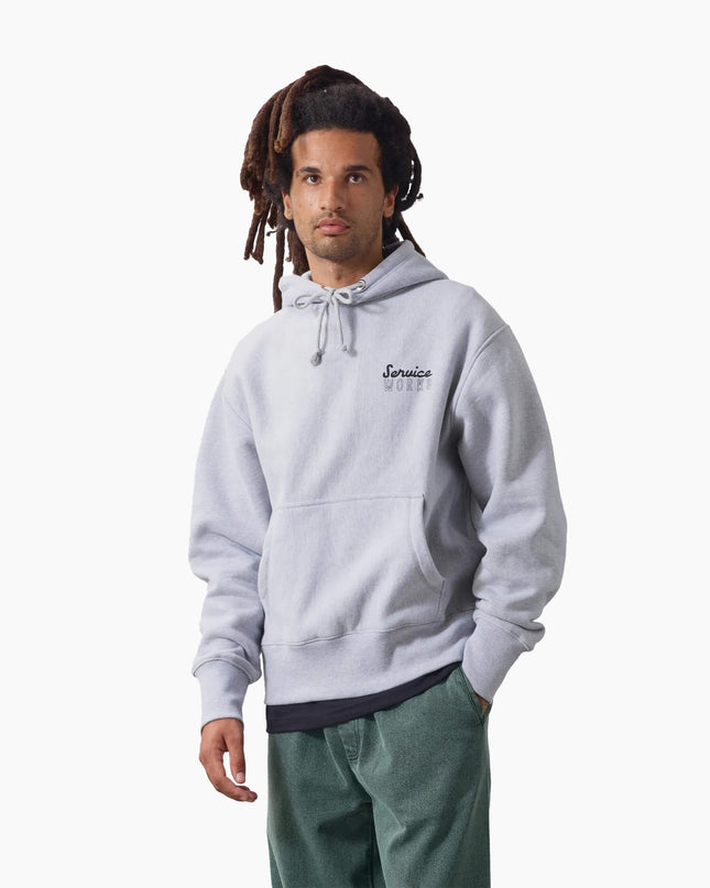 Service Works Eating Adventures Hoodie Heather Grey, Lifestyle-Aufnahme, Service Works London 550gsm Hoodie grau handgedruckt