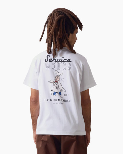 Service Works Eating Adventures Tee Weiß, Lifestyle-Aufnahme, Service Works London Graphic Tee weiß handgedruckt
