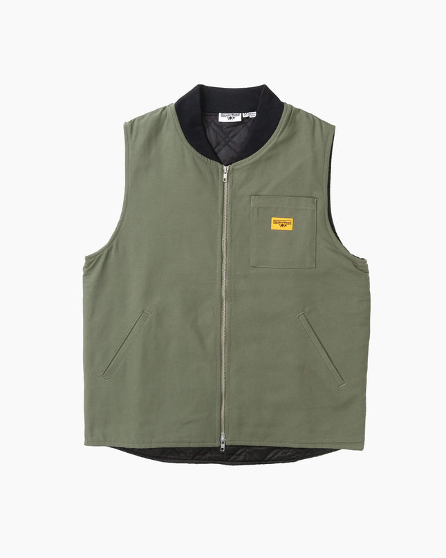Service Works Padded Work Vest Jacket Olive, Studio-Frontansicht, GOTS Heavyweight Cotton Canvas Weste olive gesteppt