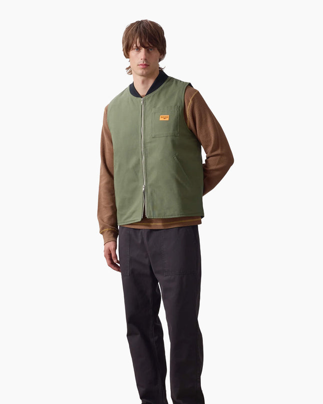 Service Works Padded Work Vest Jacket Olive, Lifestyle-Aufnahme, Service Works London Canvas Work Vest olive Body-Warmer