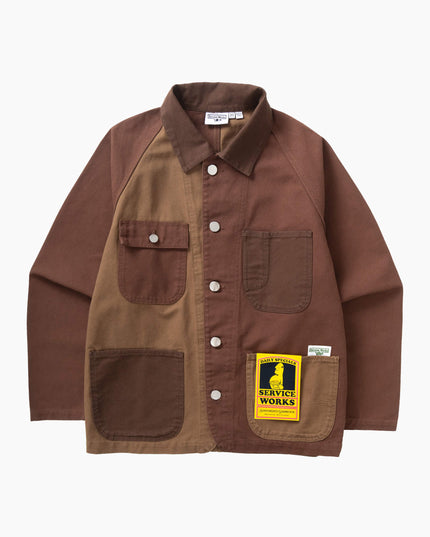 Service Works Patchwork Coverall 2.0 Brown, Studio-Frontansicht, 12oz GOTS Duck Canvas Arbeitsjacke braun vier Taschen
