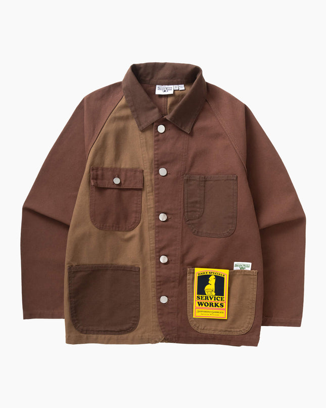 Service Works Patchwork Coverall 2.0 Brown, Studio-Frontansicht, 12oz GOTS Duck Canvas Arbeitsjacke braun vier Taschen
