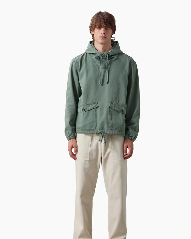 Service Works Herringbone Smock Olive, Lifestyle-Aufnahme, Service Works London Smock Workwear olive pigment dyed