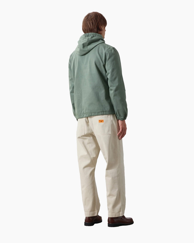 Service Works Pigment Herringbone Smock Olive, Lifestyle zweite Aufnahme, Hooded Smock Funnel Neck olive Herringbone