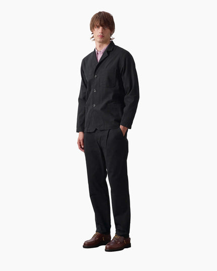 Service Works Twill Waiter Pants Schwarz, Lifestyle-Aufnahme, Service Works Twill Hose schwarz GOTS formaler Schnitt