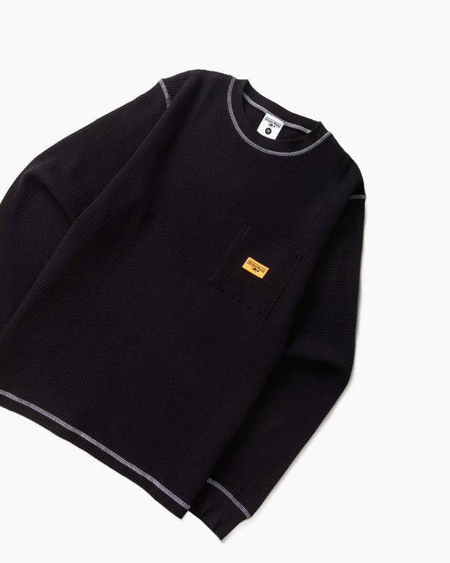 Service Works Waffle Contrast Longsleeve Schwarz Weiß, Waffelstrick-Textur Nahaufnahme, 250gsm Waffle Knit GOTS schwarz