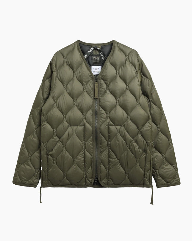 TAION Military V Neck Down JKT Dark Olive, Produktansicht Farbchip, 800FP Soft Shell Daunenjacke Japan