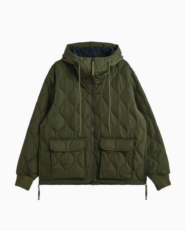 TAION Military W-Zip Down Hoodie Dark Olive, Frontansicht Modell, 800FP Daunen Hard Shell Ripstop Onion Quilting schwarz Japan
