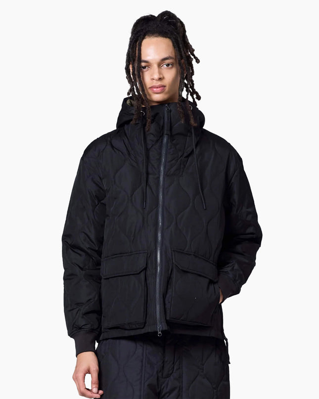 TAION Military W-Zip Down Hoodie Black, Frontansicht Modell 181cm, 800FP Daunen Hard Shell Ripstop Onion Quilting schwarz Japan